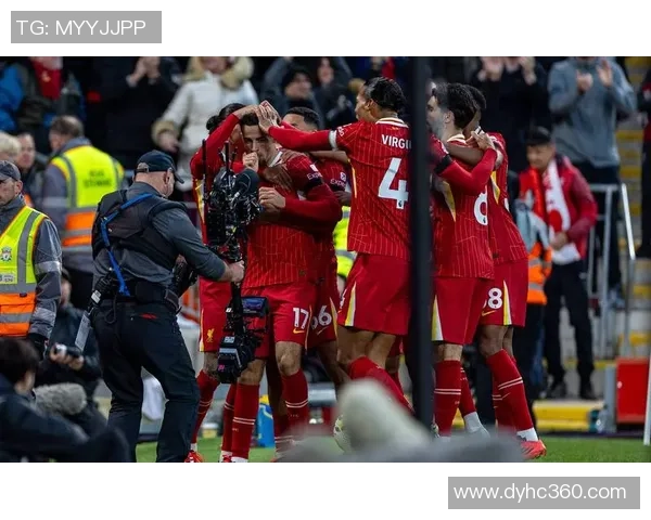 英超激战：皇马与切尔西战平绝杀瞬间引发全场狂欢解析