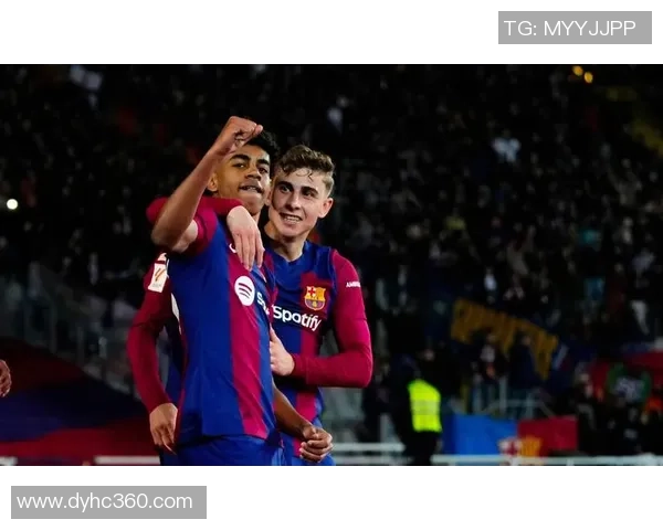 西甲激战:那不勒斯与波尔图战成平局精彩瞬间引发全场热烈反响